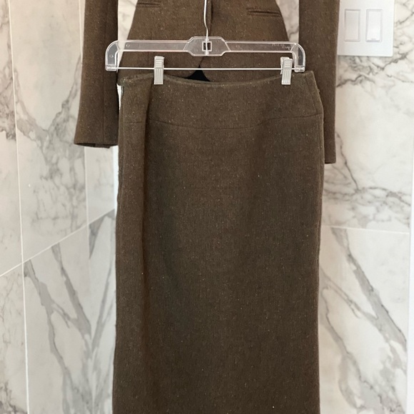 Ralph Lauren wool skirt suit made in Italy - Picture 12 of 14